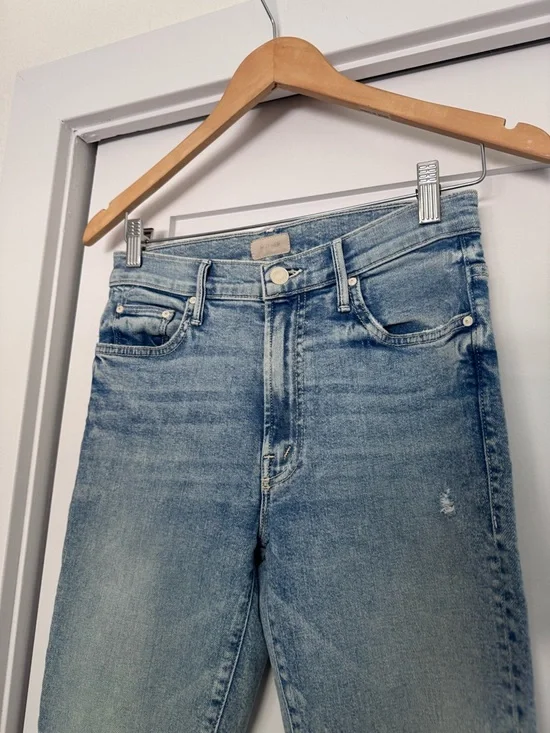 MOTHER The Insider Crop Step Chew in Drinking By The Pool - Picture 2 of 7